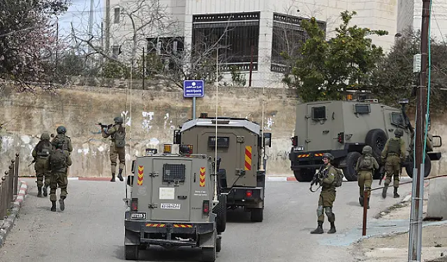 اقتحامات واعتقالات بالضفة والقدس ومستوطنون يقتحمون قبر يوسف في نابلس